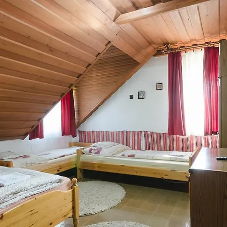 Guest house Familia Panzio Pannonhalma