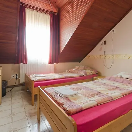 Guest house Familia Panzio Pannonhalma